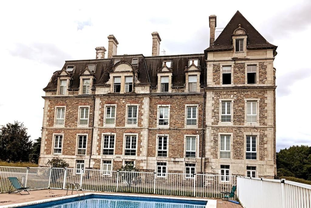 Chatescos - Estudio En Chateau * Escos